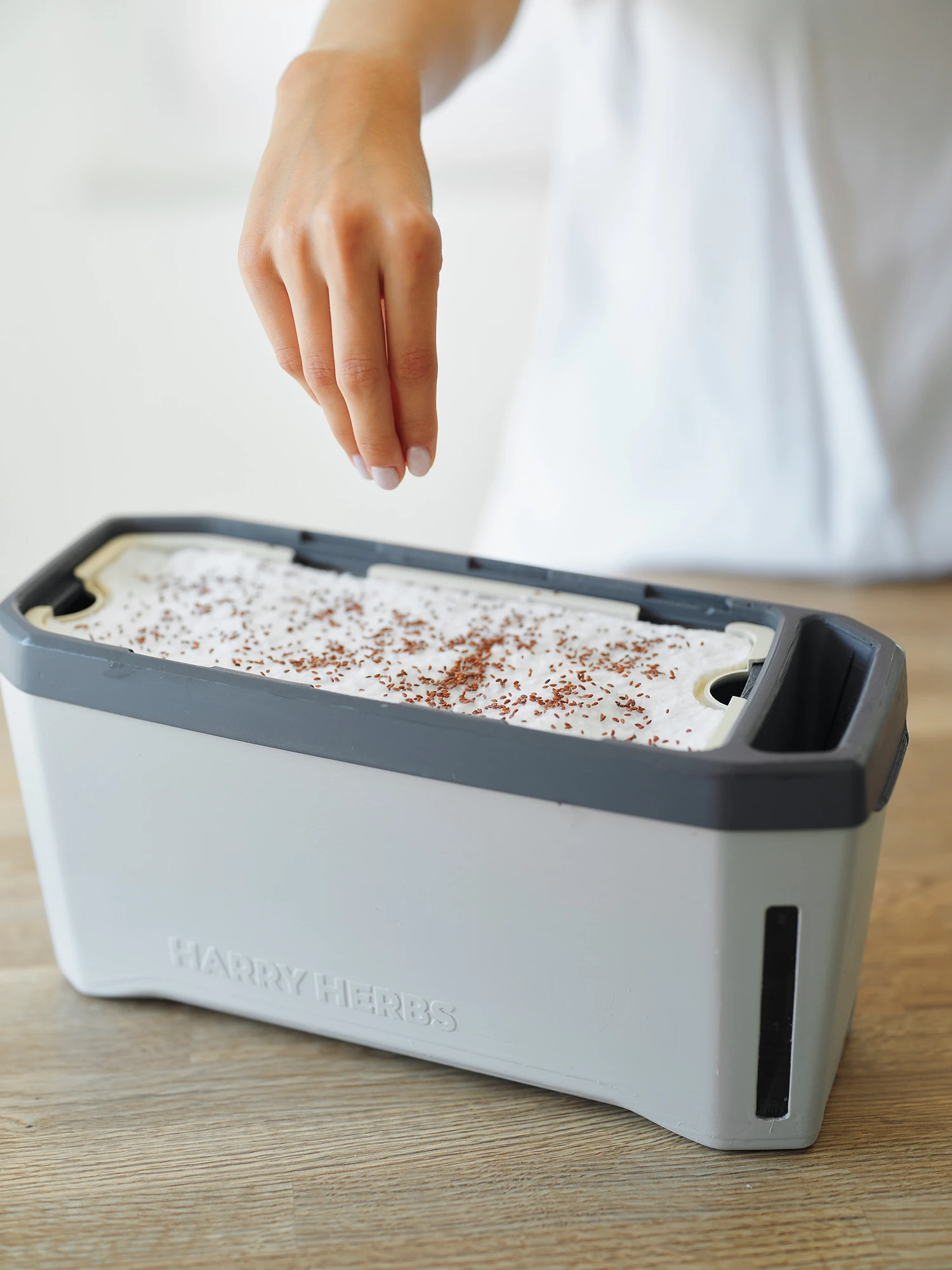 HARRY HERBS Kräutertopf Hellgrau | Kräutertöpfe Von Gusta Garden 1 HARRY HERBS Kräutertopf Hellgrau | Kräutertöpfe Von Gusta Garden